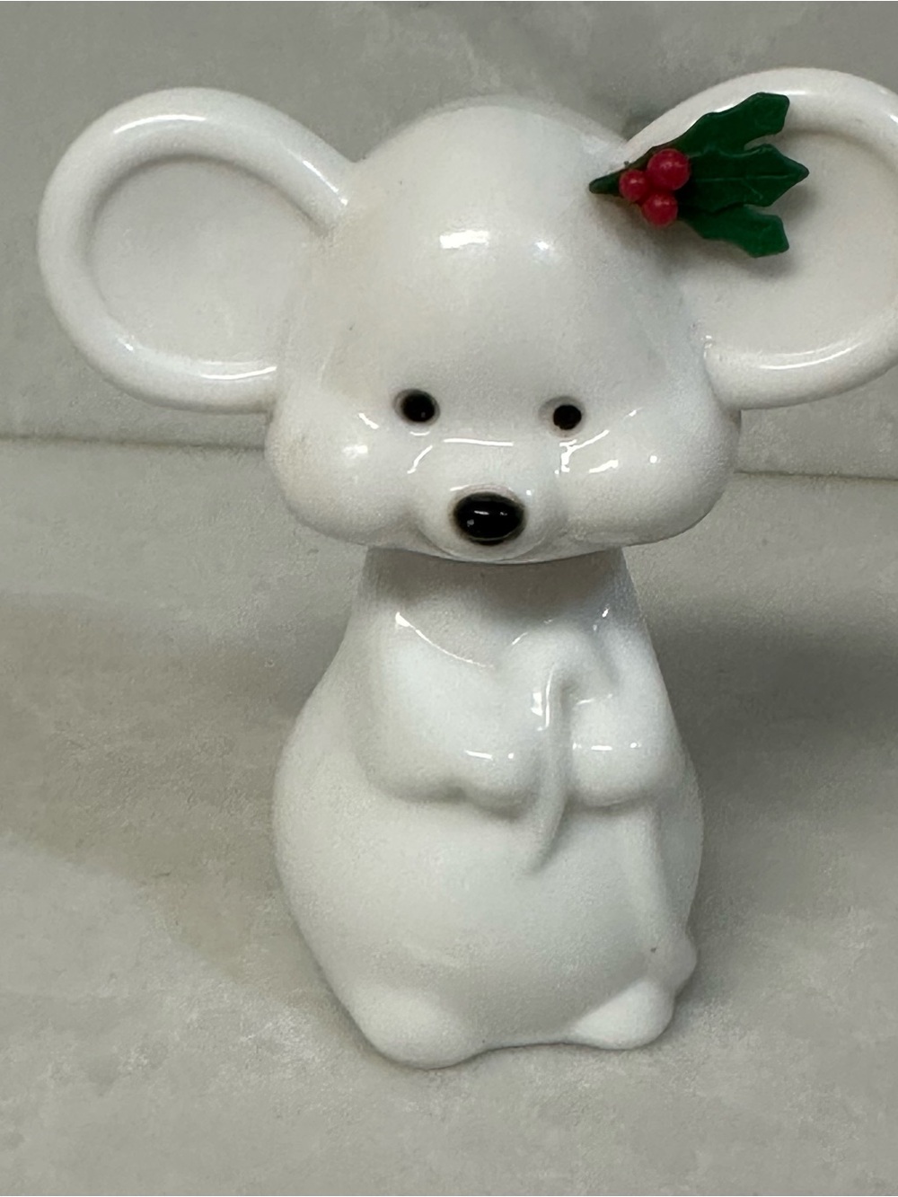 Vintage Avon Milk Glass Christmas Mouse  Cotillion Perfume EUC